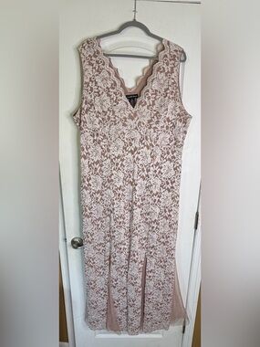 Candalite Woman’s Sleeveless Long Formal Blush W/Lace Overlay. Size 3X